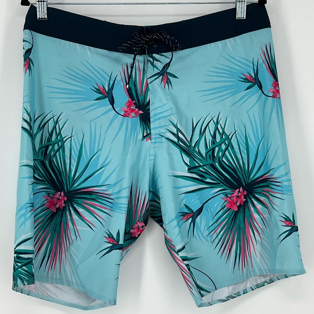 Billabong Sundays Airlite board shorts featuring a tropical or Hawaiian print.‎